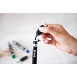 Marker permanentny MEMOBE + 2 ampuki z zapasowym tuszem, okrga kocwka, kolor niebieski                             