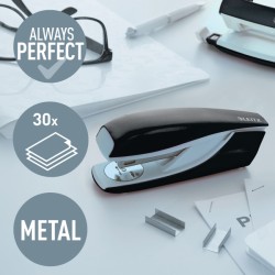 Zszywacz średni metalowy Leitz WOW, czarny, 10 lat gwarancji, 30 kartek