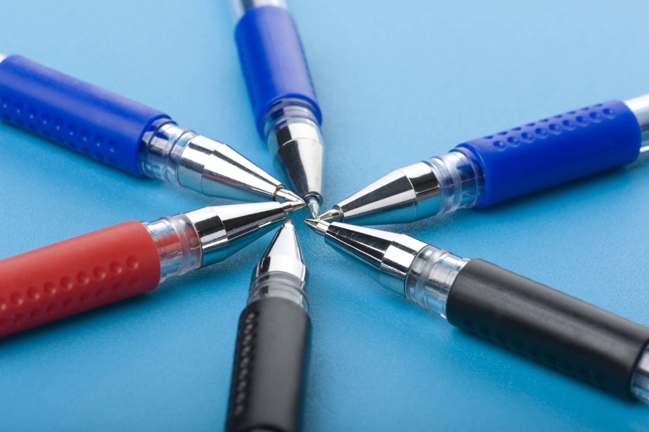 Jak wybrać najlepsze długopisy do biura?