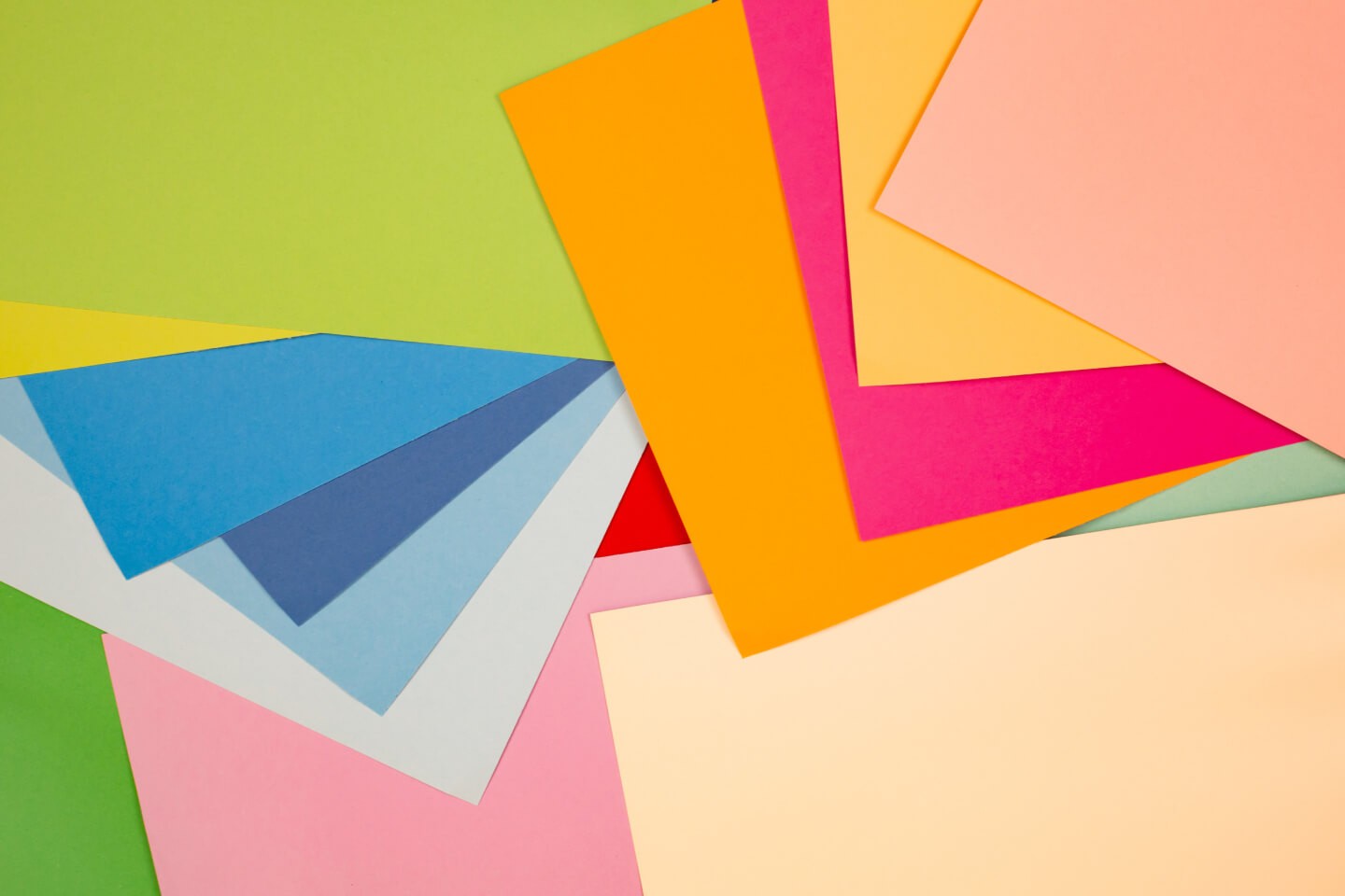 Rodzaje i zastosowania papieru kolorowego