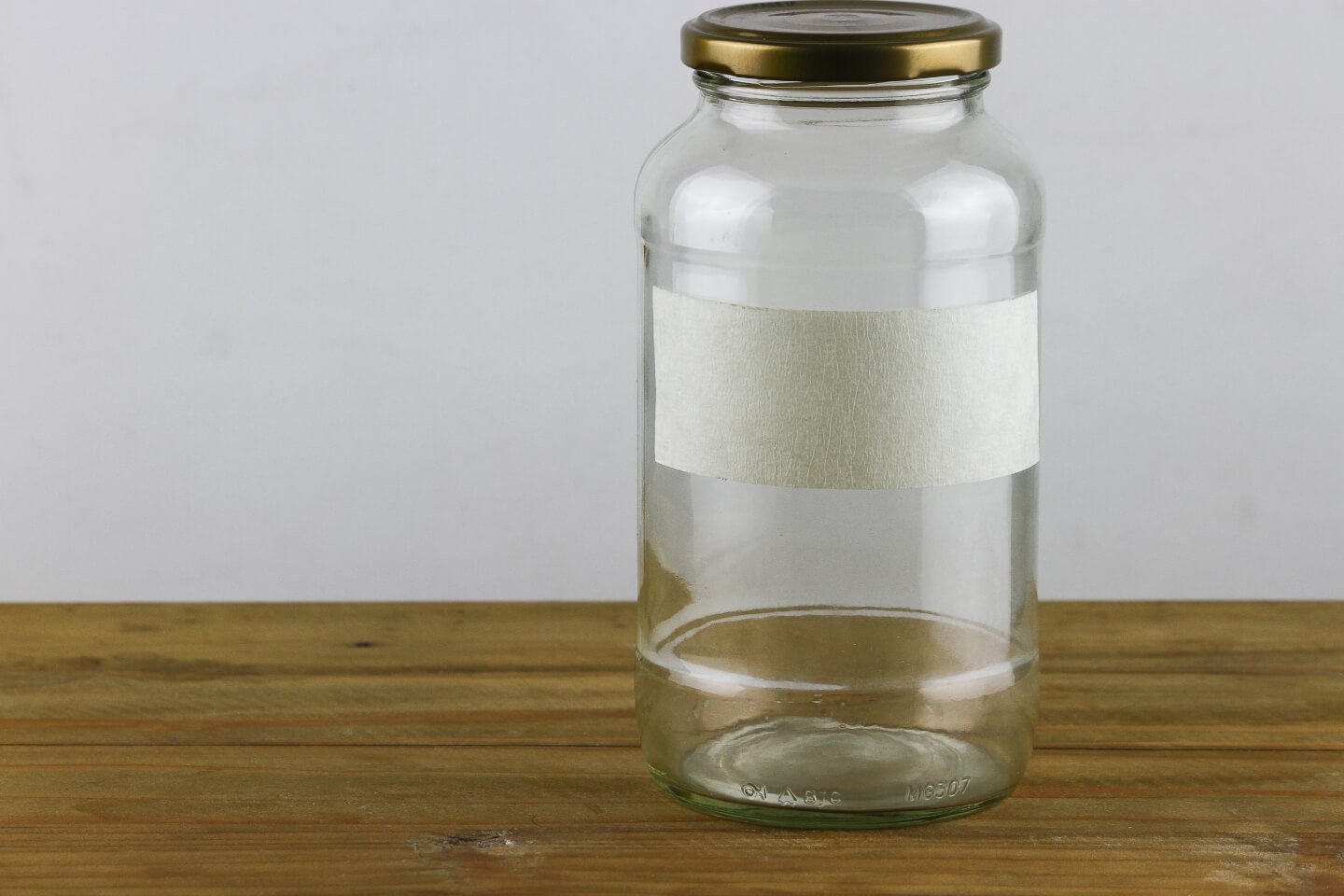 Skuteczne usuwanie etykiet — domowe sposoby i środki profesjonalne